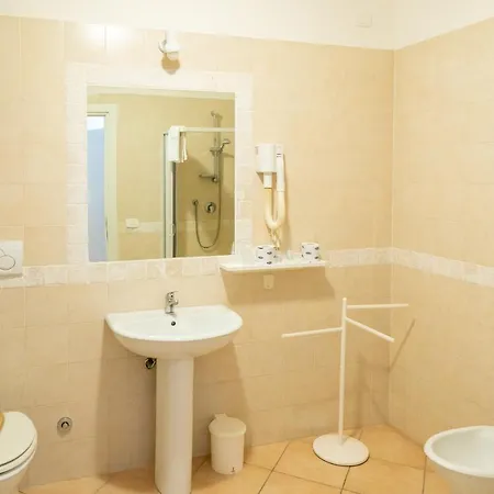 Lola Piccolo Hotel E Appartamenti 3* Marina di Grosseto